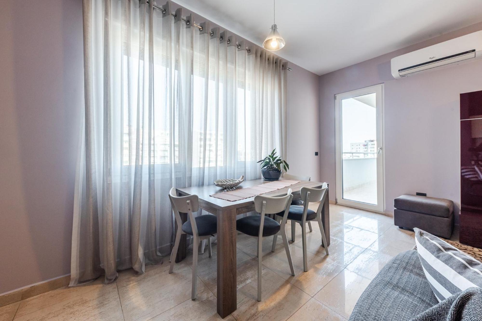 Main Square Apartment Dıraç Dış mekan fotoğraf