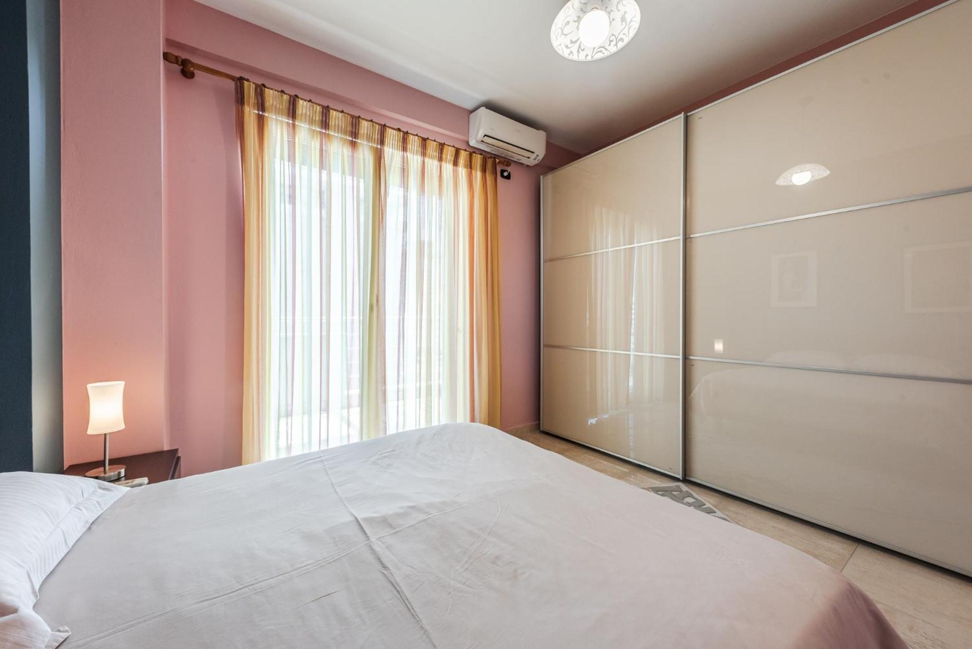 Main Square Apartment Dıraç Dış mekan fotoğraf