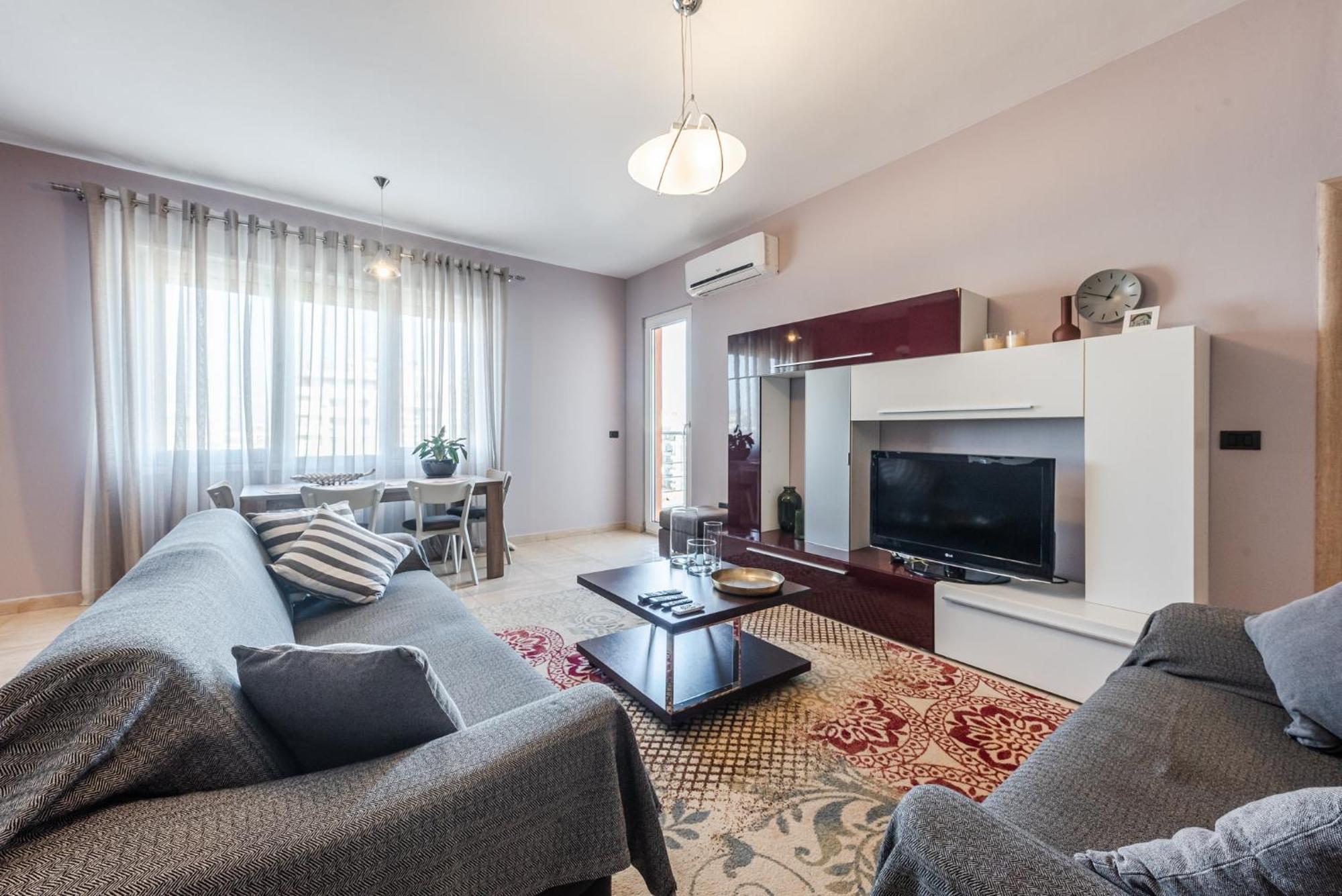 Main Square Apartment Dıraç Dış mekan fotoğraf